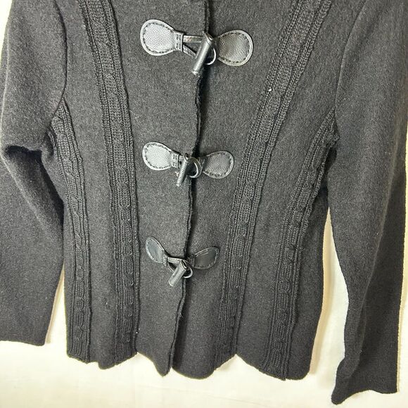 Venario NWT Women's Black Boiled Wool Cable Knit Toggle Cardigan Sweater Sz M - Picture 7 of 15